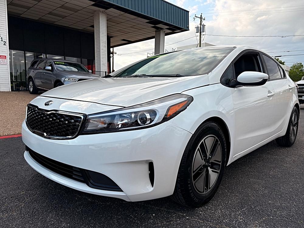 Explore the 2017 KIA FORTE LX: Affordable Excellence on Wheels 🚗