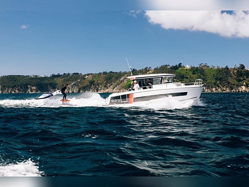 💰 Best Value Showdown: 3 Top Power Boats between $289,900 – $149,900 at Louis Marine, Westbrook