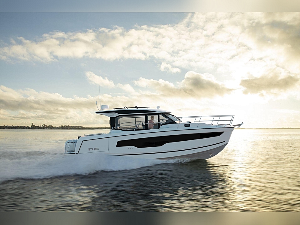 💰 Best Value Showdown: 3 Top Power Boats between $489,055 – $343,951 at Louis Marine, Westbrook