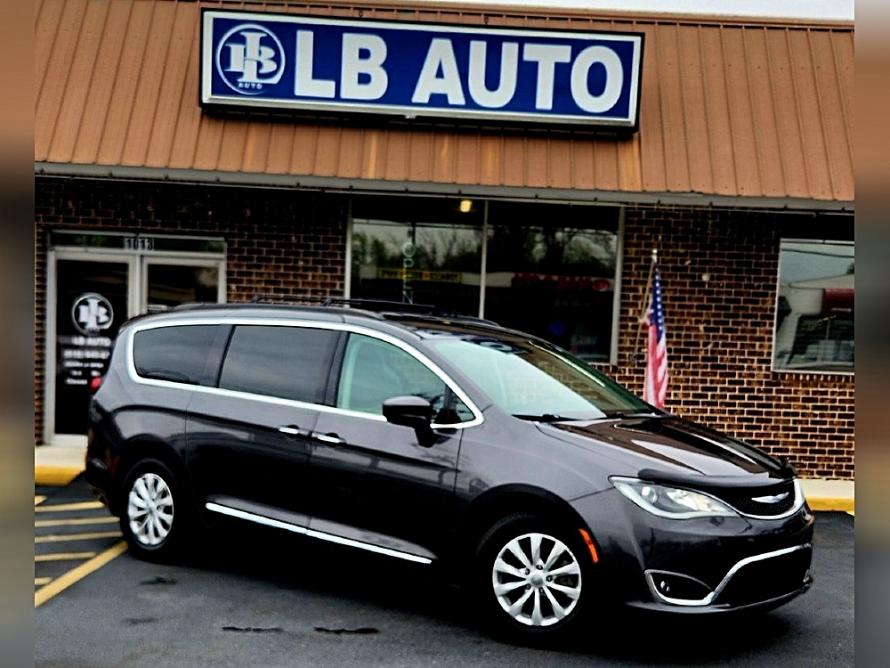 Why the 2017 CHRYSLER PACIFICA TOURING L Stands Out 🌟