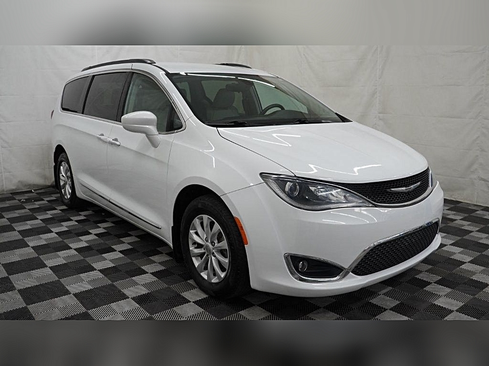 🚐 Discover the 2017 CHRYSLER PACIFICA TOURING-L: Your Ultimate Family and Adventure Van 🌟