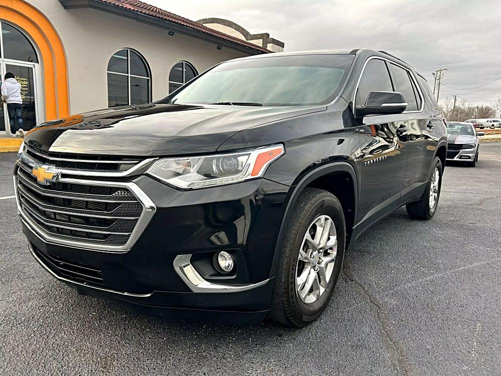 “The Ultimate Showdown: Comparing the 2021 Chevrolet Traverse, 2017 Ford Edge, and 2018 Nissan Pathfinder”