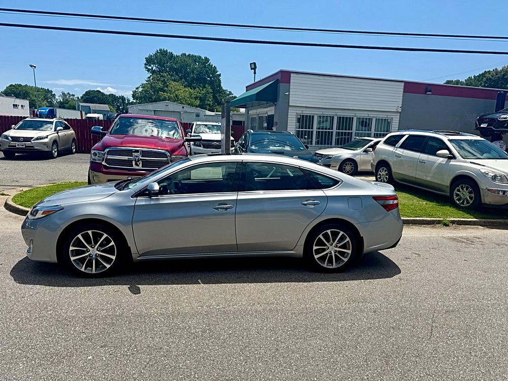 2015 Toyota Avalon XLE: Reliability, Style, and Performance in a Sedan