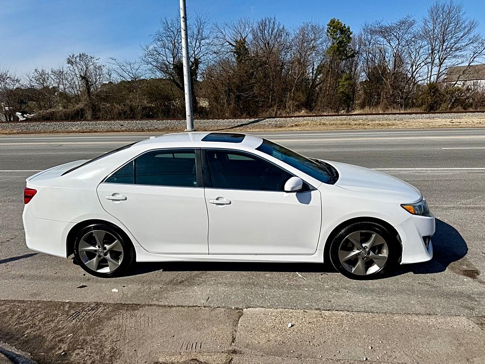 Discover the 2014 TOYOTA CAMRY SE: A Sedan That Stands Out
