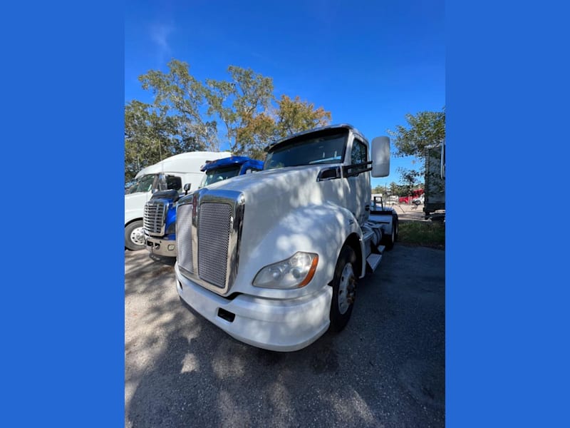 2015 Kenworth T680 at Garcia Truck And Bus Sales of Florida