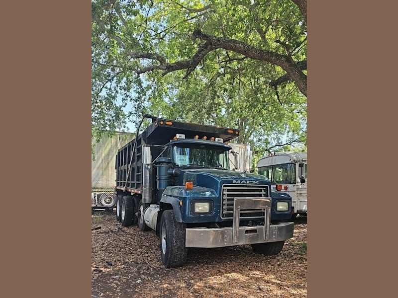The 2002 Mack RD6885: A Legacy of Strength and Durability