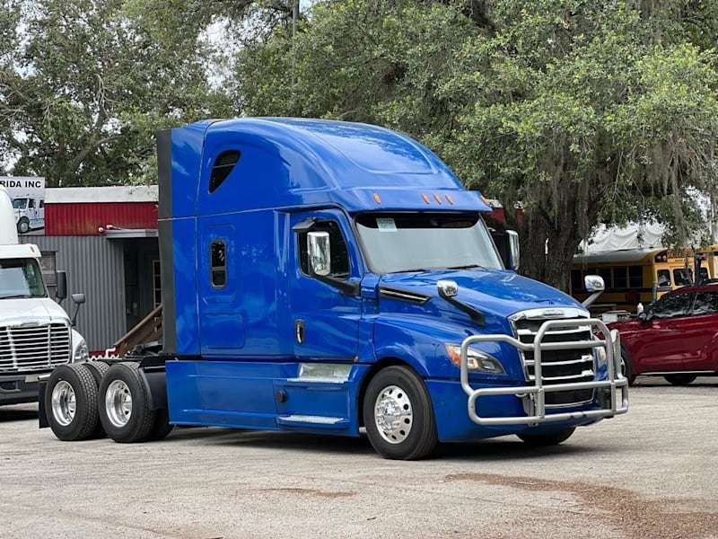 Why Choose the 2019 Freightliner Cascadia 126 for Your Fleet?