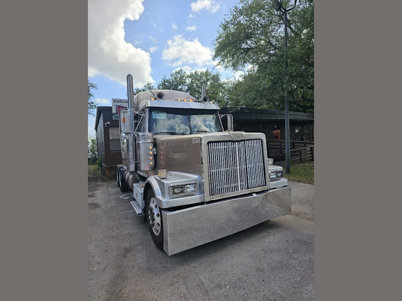 Shining Bright: The 2005 Western Star 4900 Chrome Edition