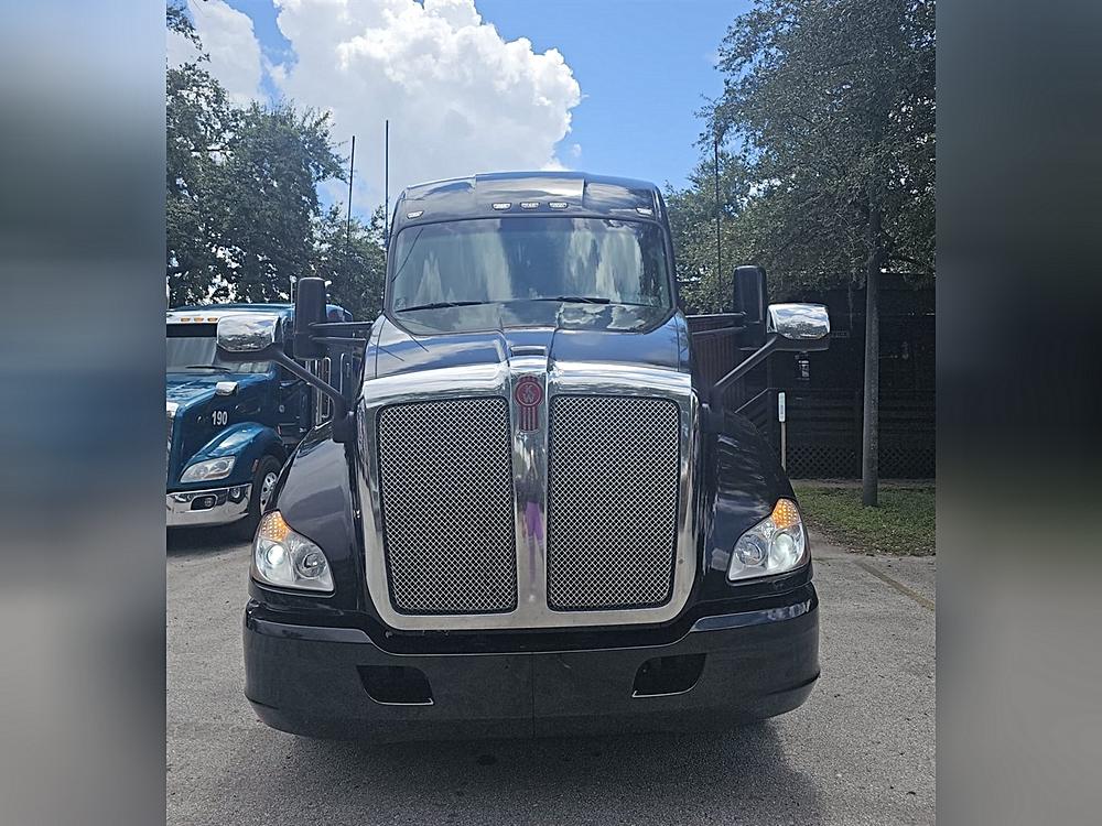 Kenworth T680 Trio: A Comprehensive Review & Comparison