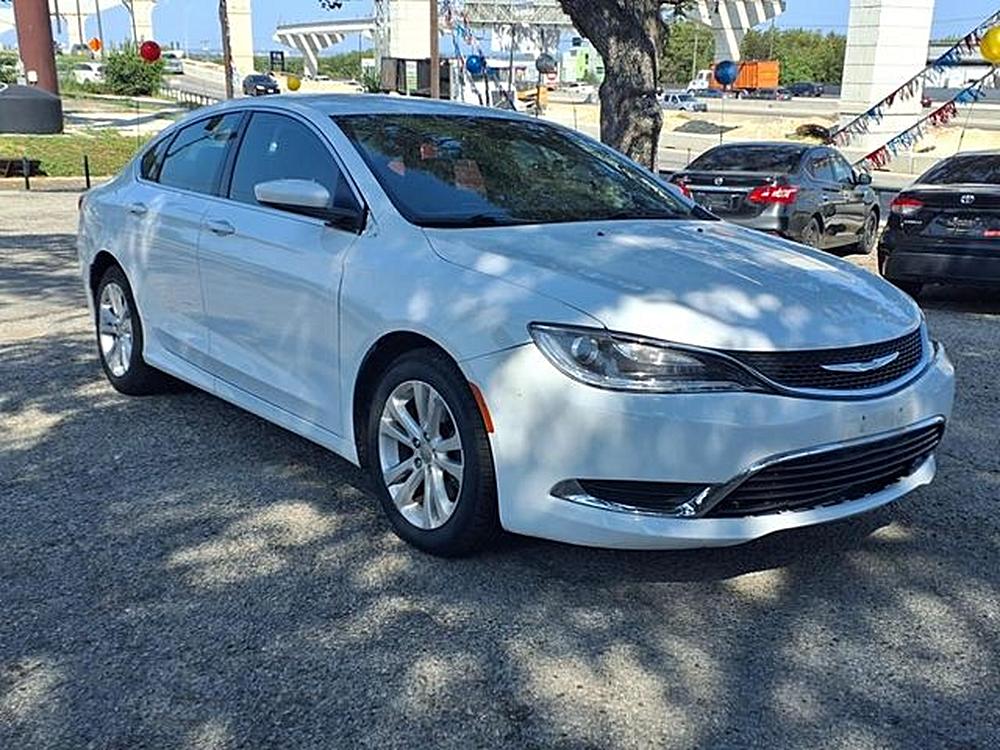 Un Día con el Chrysler 200 Limited Sedan 4D 2016