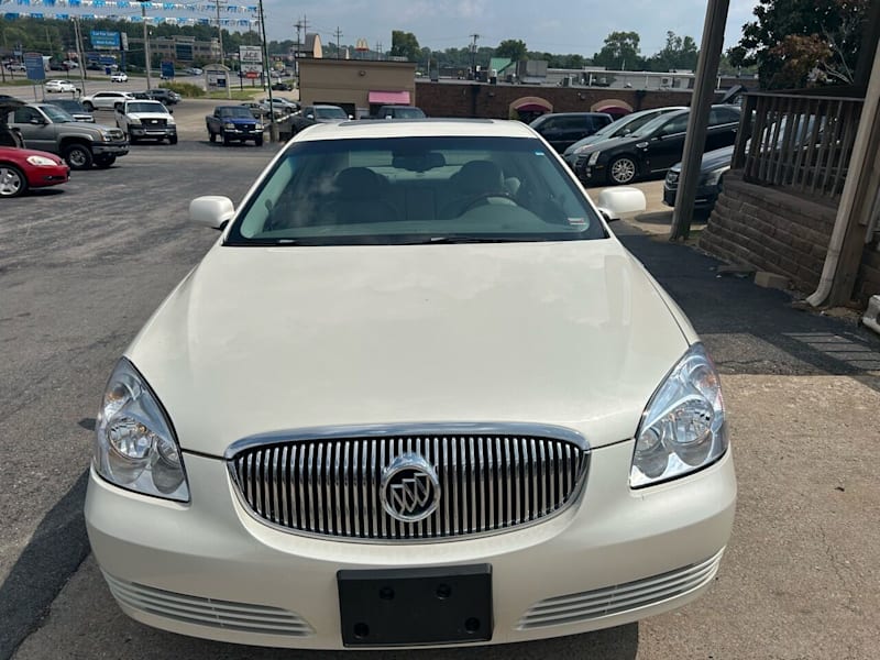 Luxurious Lucerne: The 2008 Buick Lucerne CXL 4dr Sedan Awaits You!