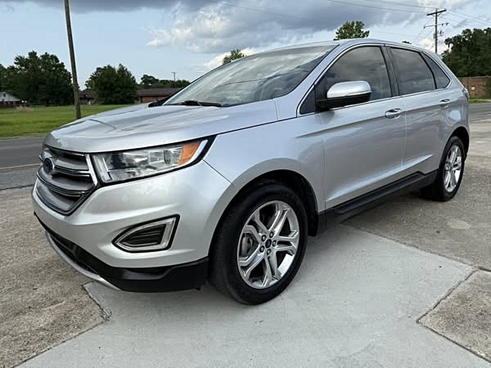 Why the 2017 Ford Edge Titanium FWD Stands Out 🌟