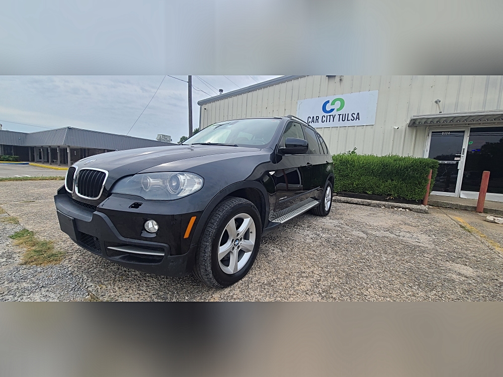 “The Ultimate SUV Trio: Comparing the 2009 BMW X5, 2011 Kia Sorento, and 2018 Jeep Grand Cherokee”