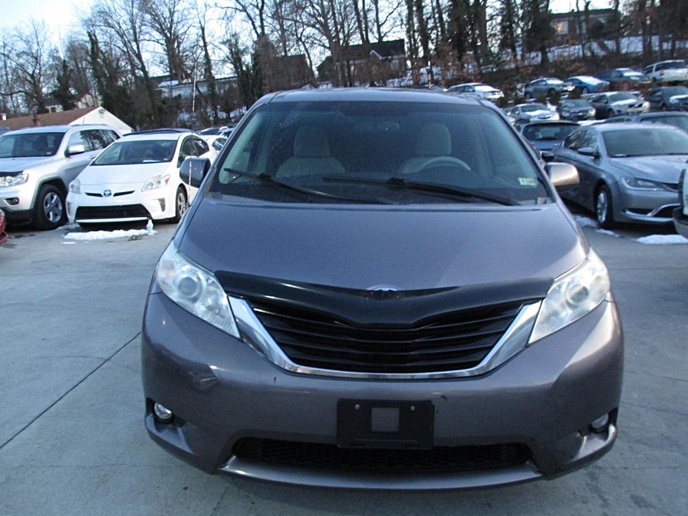 Battle of the Toyotas: A Comparison of the 2011 Sienna and the 2007 Tacoma