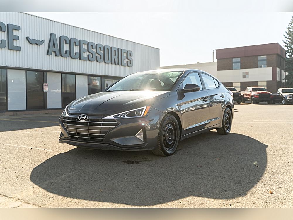 🚘 Take the Wheel of Possibility: 2019 Hyundai Elantra Preferred Auto