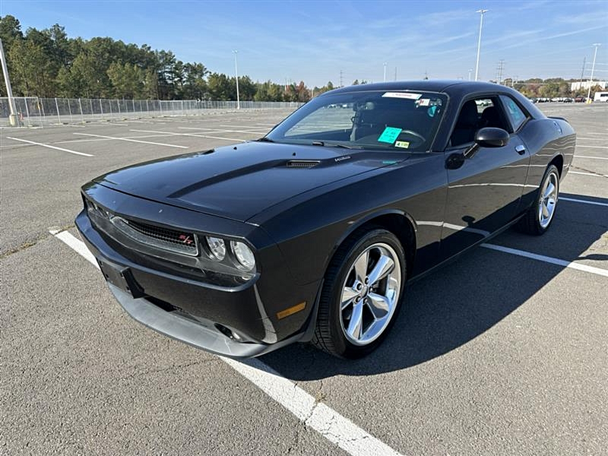 Power Meets Style: A Closer Look at the 2011 Dodge Challenger R/T