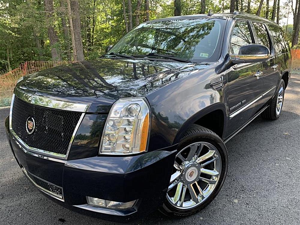 Luxury in Full Drive: The 2013 Cadillac Escalade Platinum Edition