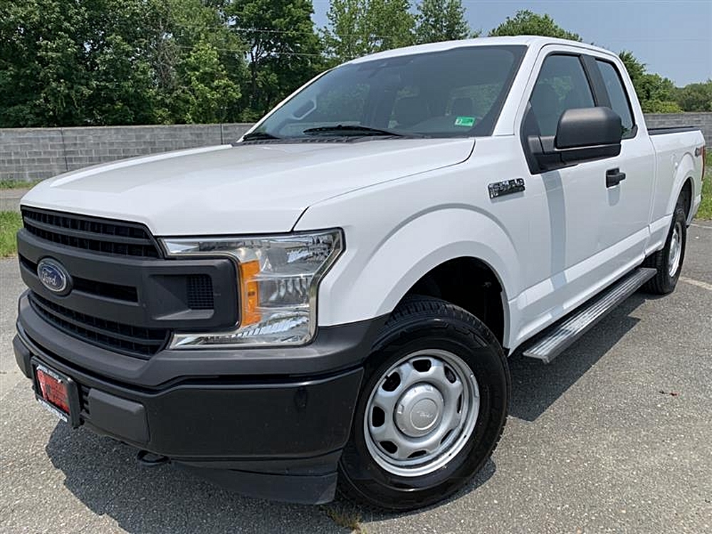 “Ford F-150 XL and Super Duty F-350 Showdown: Versatility and Power in the Pre-Owned Market”