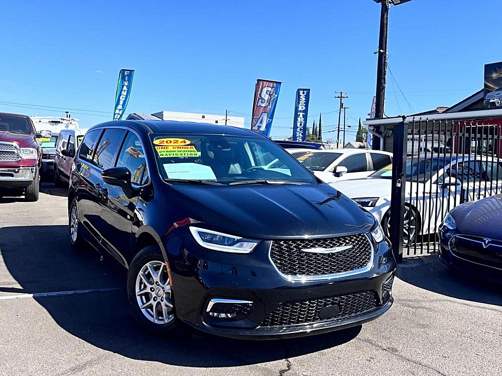 Top 10 Reasons You’ll Love the 2024 Chrysler Pacifica Touring L FWD