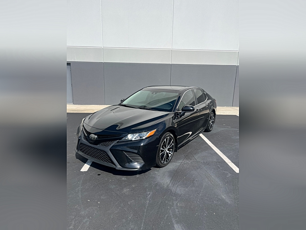 Sleek and Stylish: Exploring the 2018 Toyota Camry SE