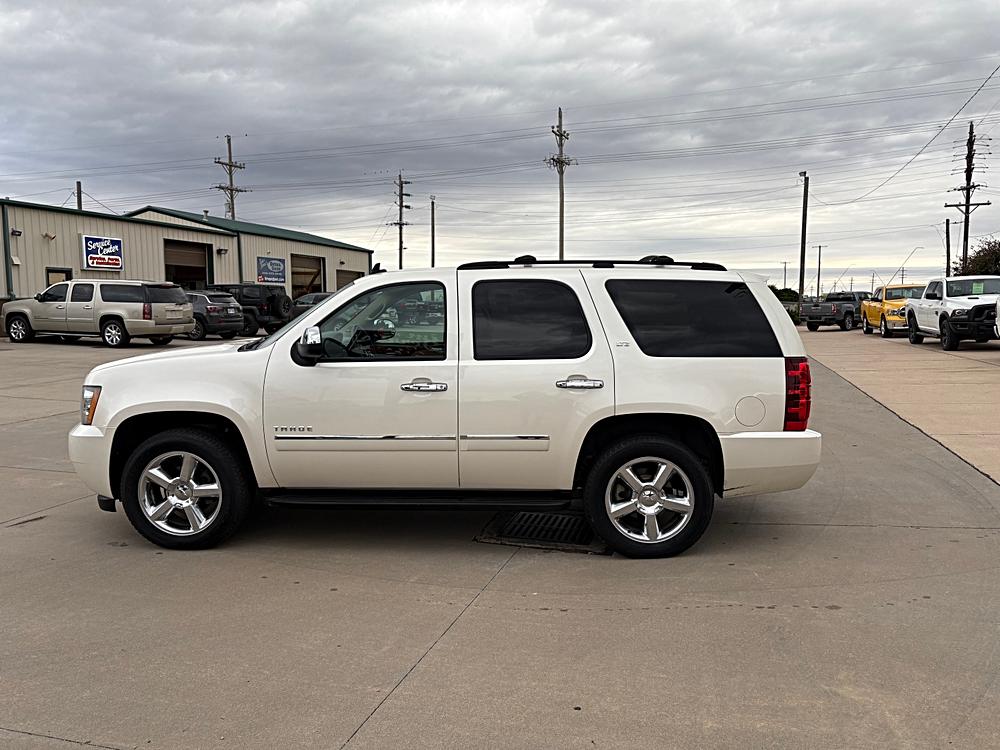 🚘 Take the Wheel of Possibility: 2014 Chevrolet Tahoe 4WD 4dr LTZ 🚘