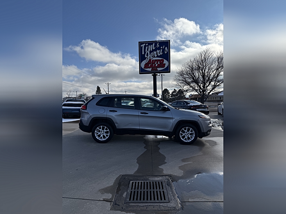 A Day With the 2015 Jeep Cherokee FWD 4dr Sport 🚙