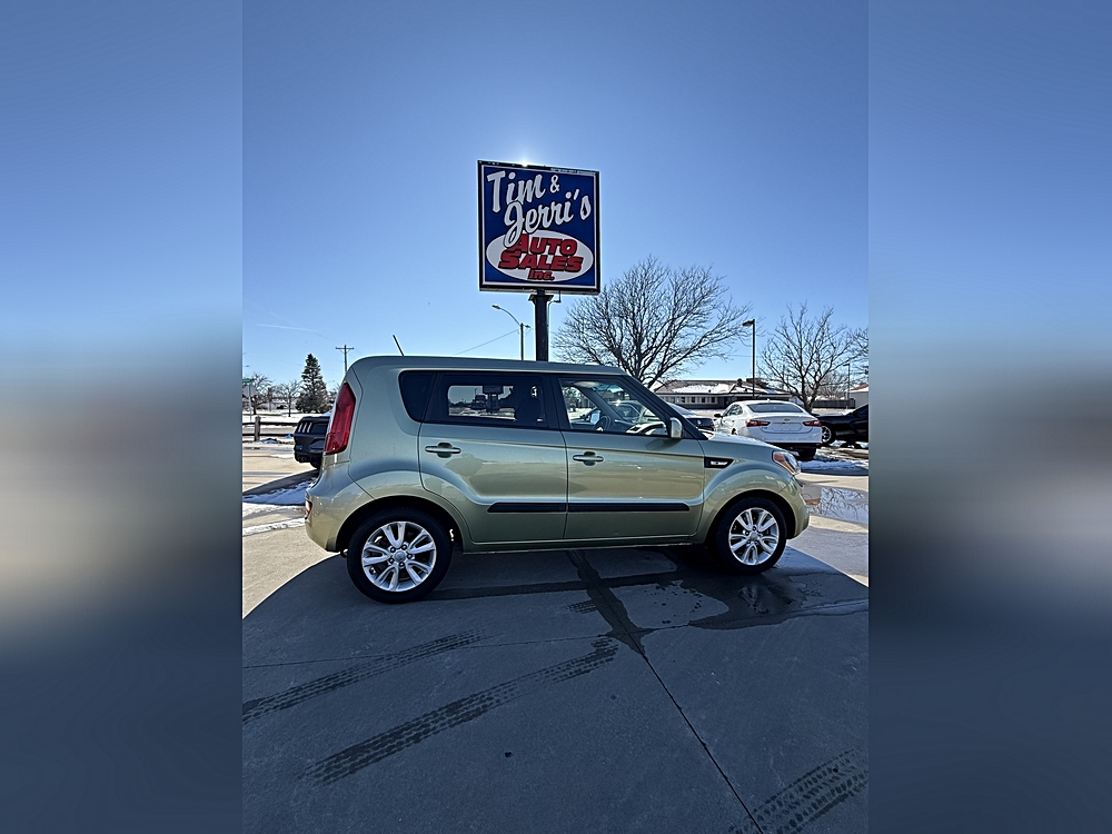Why the 2013 Kia Soul 5dr Wgn Auto Base Stands Out 🌟