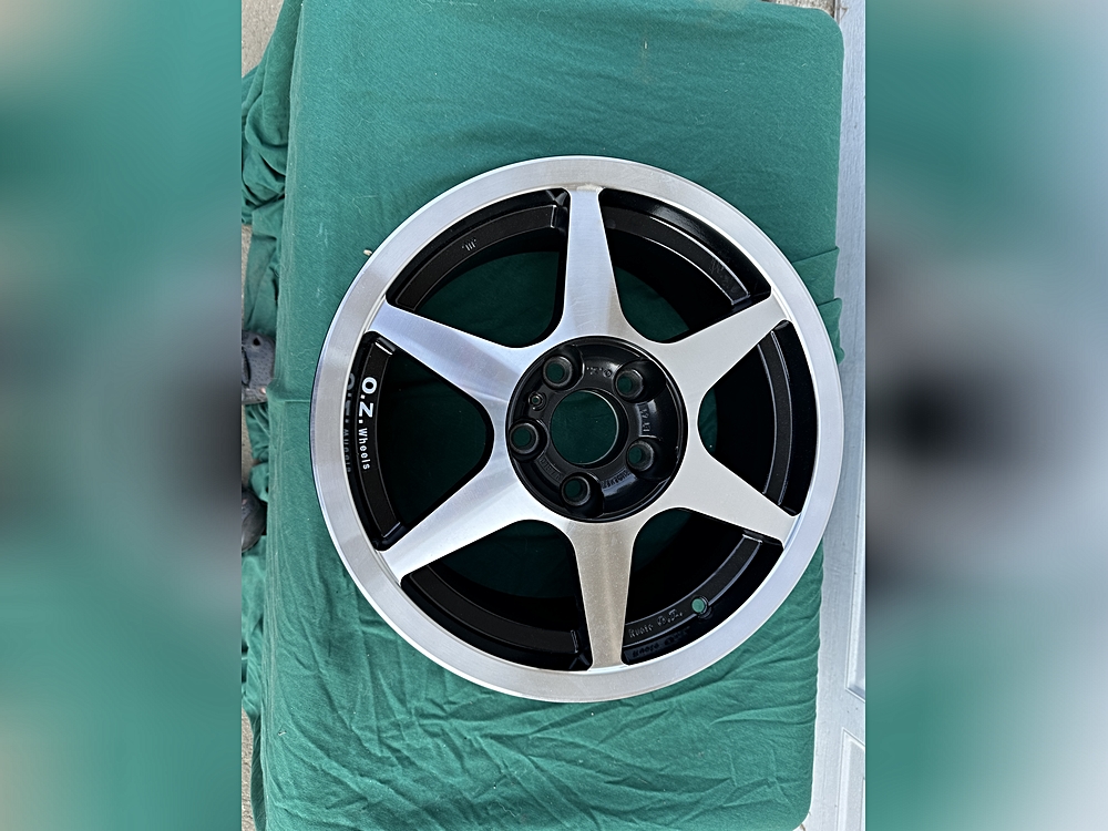 Vintage Wheel Wonders: The ’90s Alloy Revolution at Eddbarry Motors