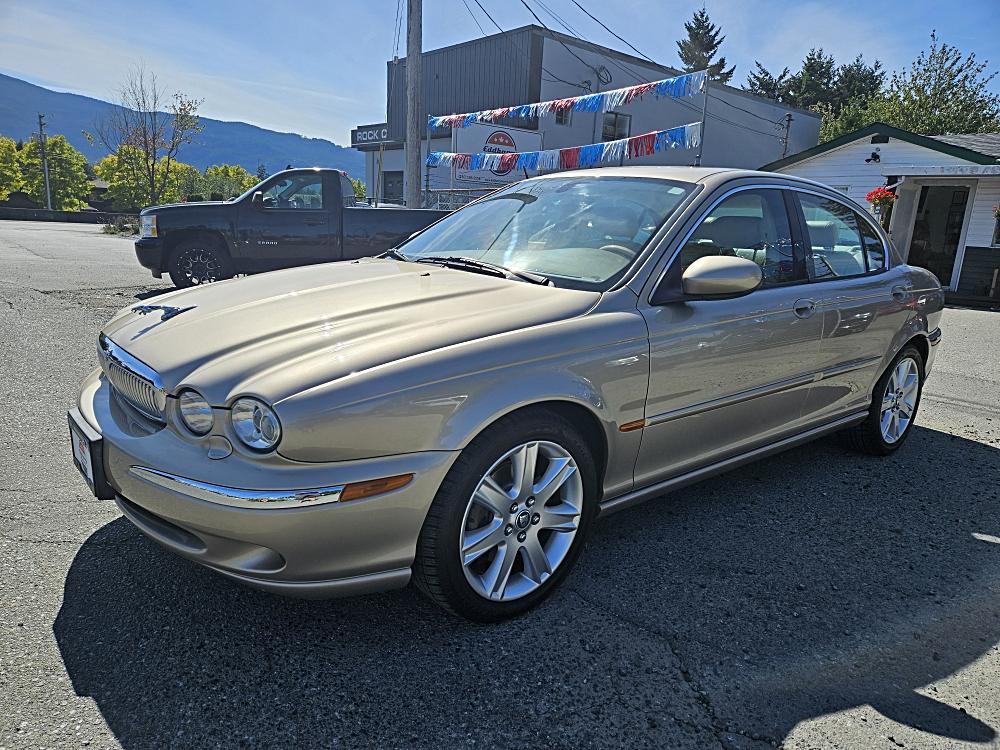 Experience the 2003 Jaguar X-Type 4dr Sdn 3.0 – A Technical Marvel of British Engineering