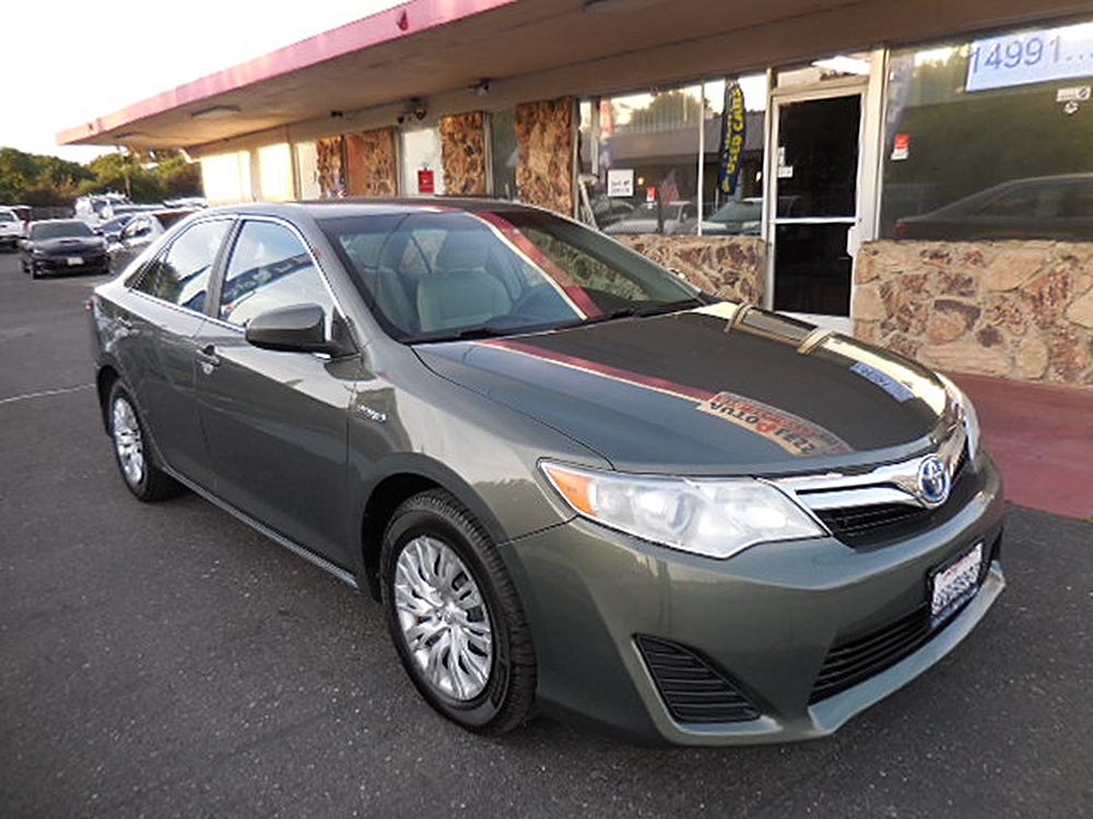 Take the Wheel of Possibility: 2012 Toyota Camry Hybrid XLE 4dr Sedan