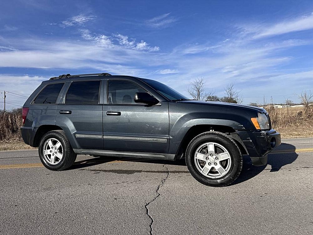 Discover the 2007 Jeep Grand Cherokee Laredo 4dr SUV 4WD: An SUV That Delivers Value and Style