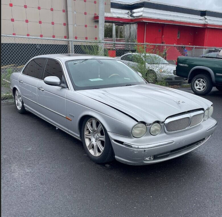 Timeless Elegance: A Closer Look at the 2005 Jaguar XJ-Series XJ8 Sedan