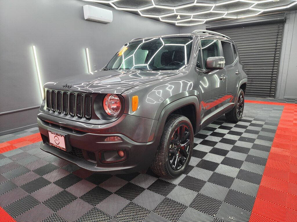 Exploring the Versatility of the 2018 Jeep Renegade Latitude 4×4 4dr SUV