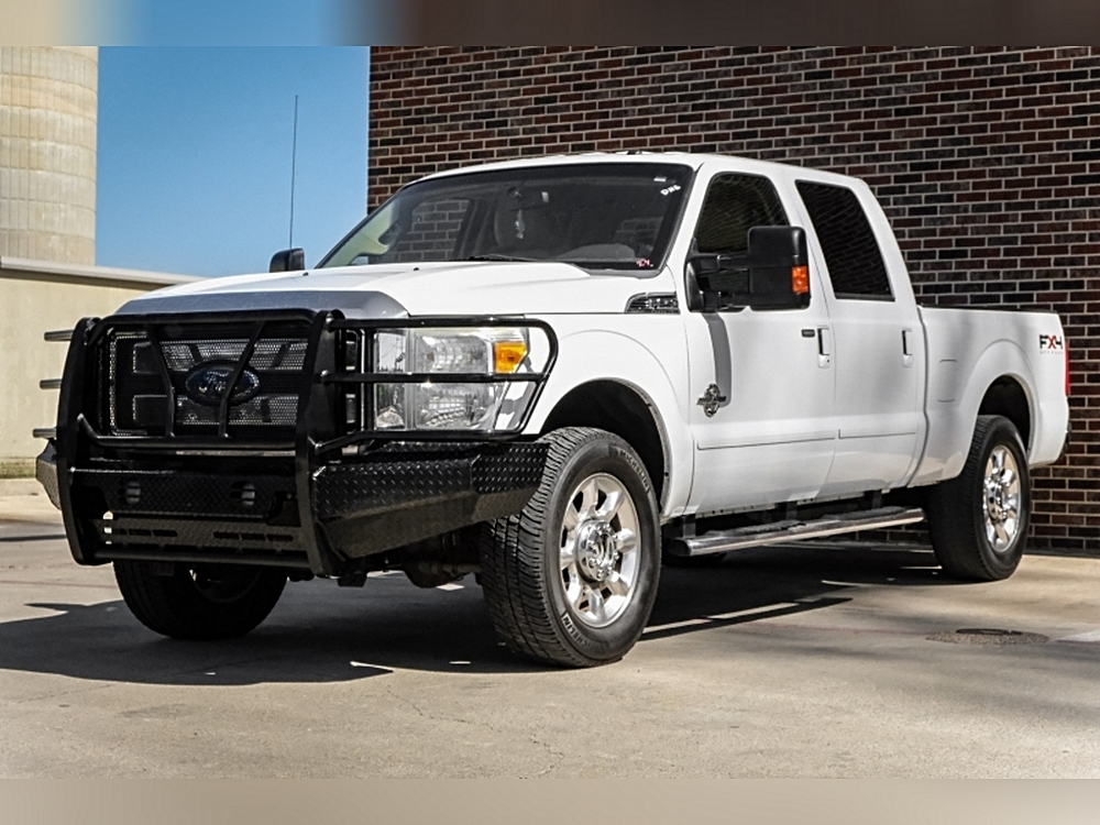 Why the 2011 Ford Super Duty F-250 4WD Crew Cab Lariat Stands Out 🌟