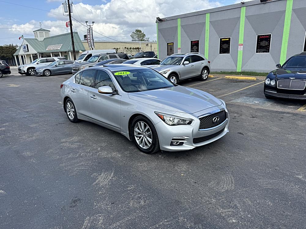 Battle of the Luxurious Sedans: A Comparison of 2015 Infiniti Q50, 2015 Lincoln MKS, and 2013 Lincoln MKS