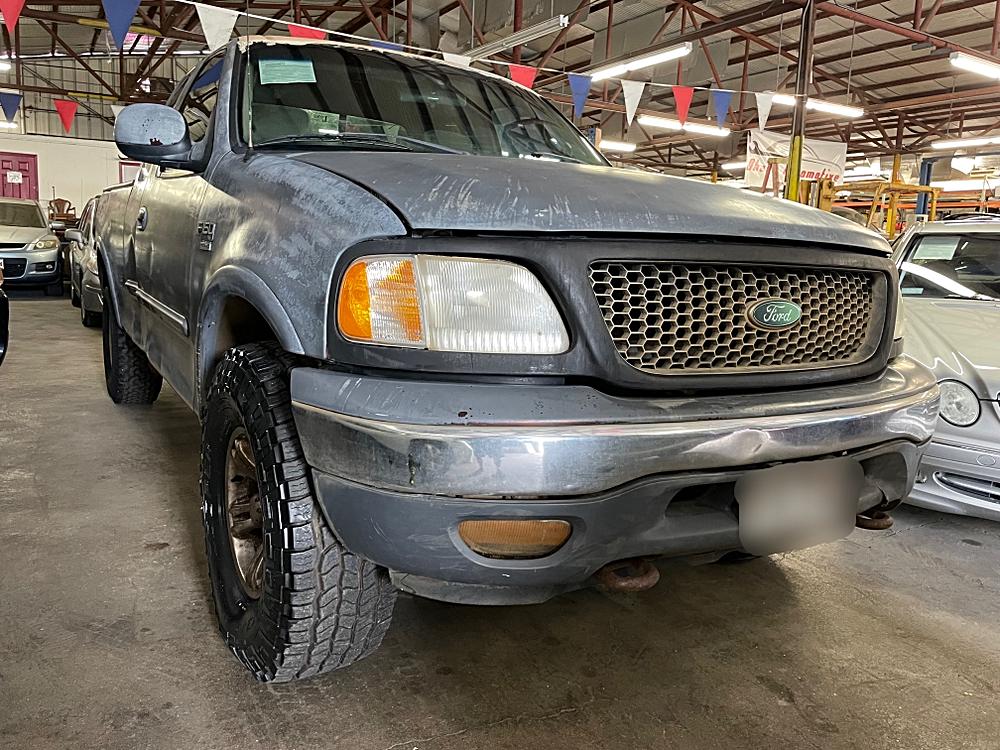 Rugged Elegance on Wheels: A Review of the 2001 Ford F-150 Supercab 139″ XL 4WD