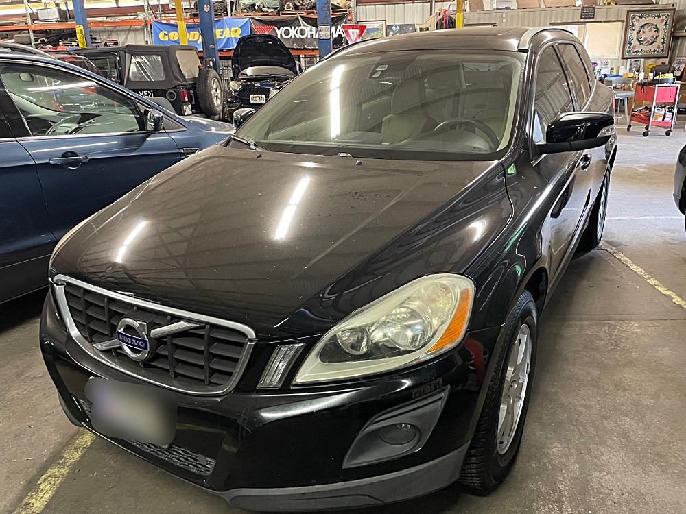 2010 Volvo XC60 FWD 4dr 3.2L: Your Ideal Crossover SUV