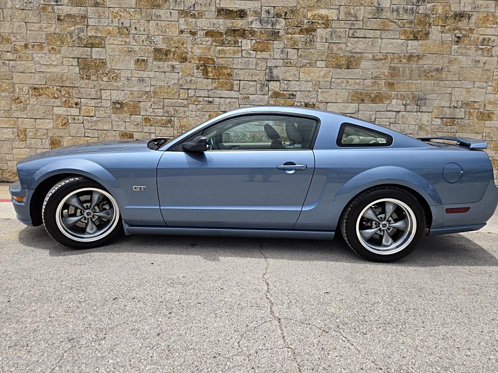 Top 10 Reasons You’ll Love the 2006 FORD MUSTANG GT