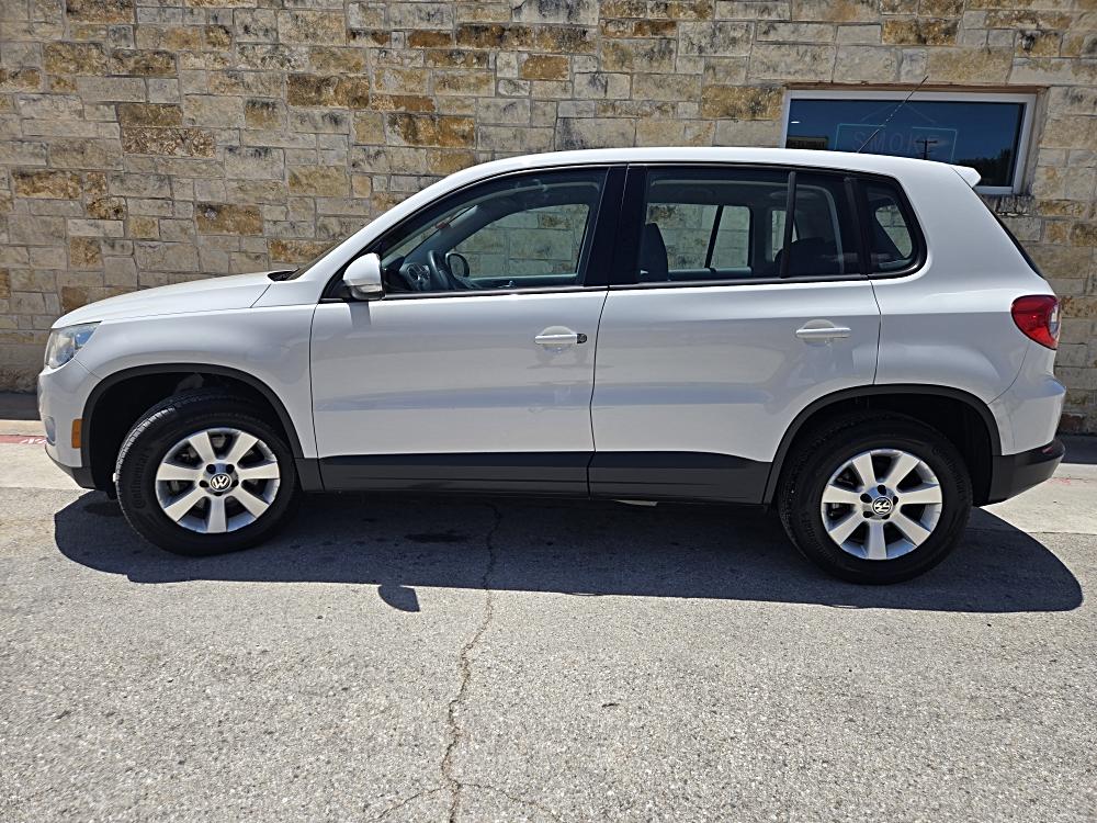 🚘 Take the Wheel of Possibility: 2009 VOLKSWAGEN TIGUAN S 🚘