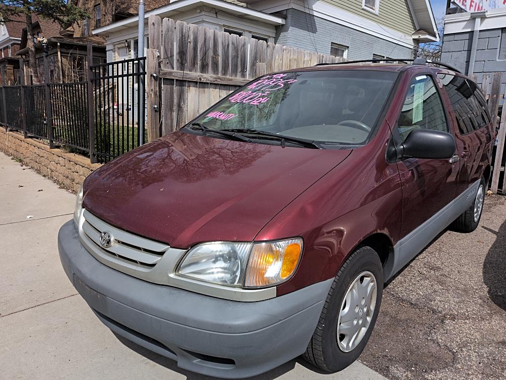 🚐 Why the 2002 Toyota Sienna LE Stands Out 🌟