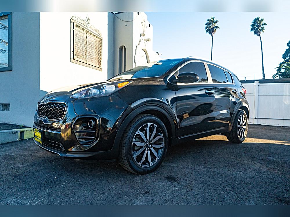 Exploring the Distinctive Features of the 2017 Kia Sportage EX FWD
