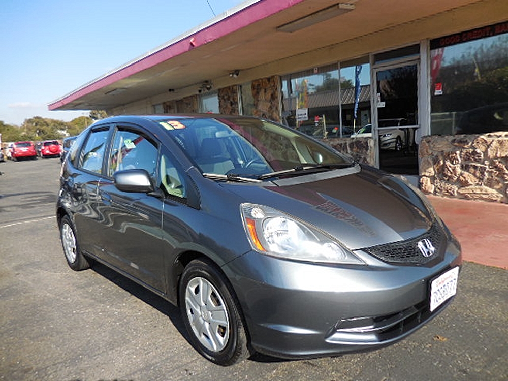 Cruising in Style: A Review of the 2013 Honda Fit HATCHBACK AUTOMATIC