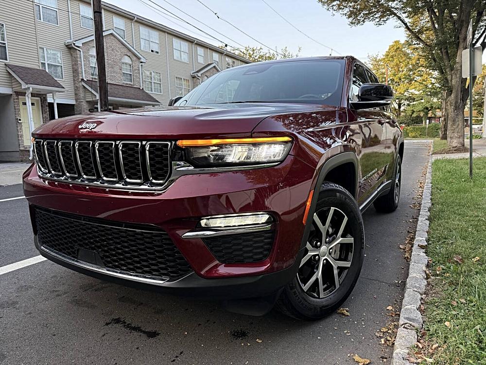 Why the 2024 Jeep Grand Cherokee Limited 4×2 4dr SUV Stands Out 🌟