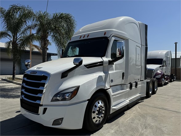 Battle of the Freightliner Cascadias: A Comparison of 2019 vs 2022 Models