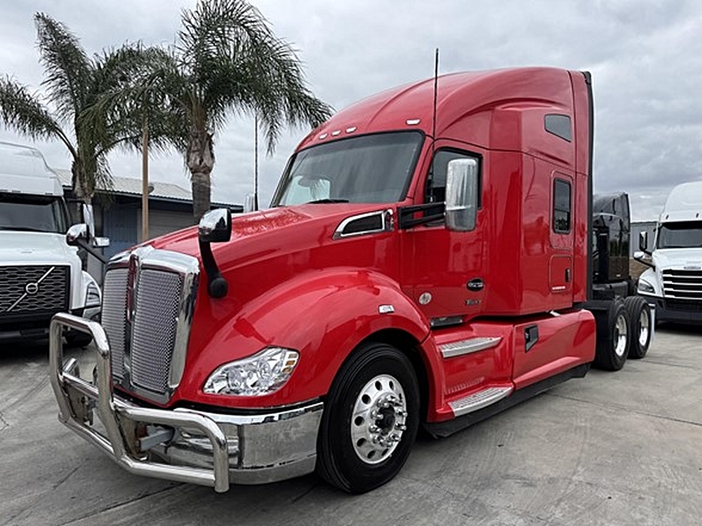 Why the 2022 Kenworth T680 Stands Out 🌟