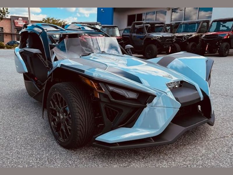 Ocean Views on Wheels: The 2024 Slingshot SL AutoDrive in Ocean Gray