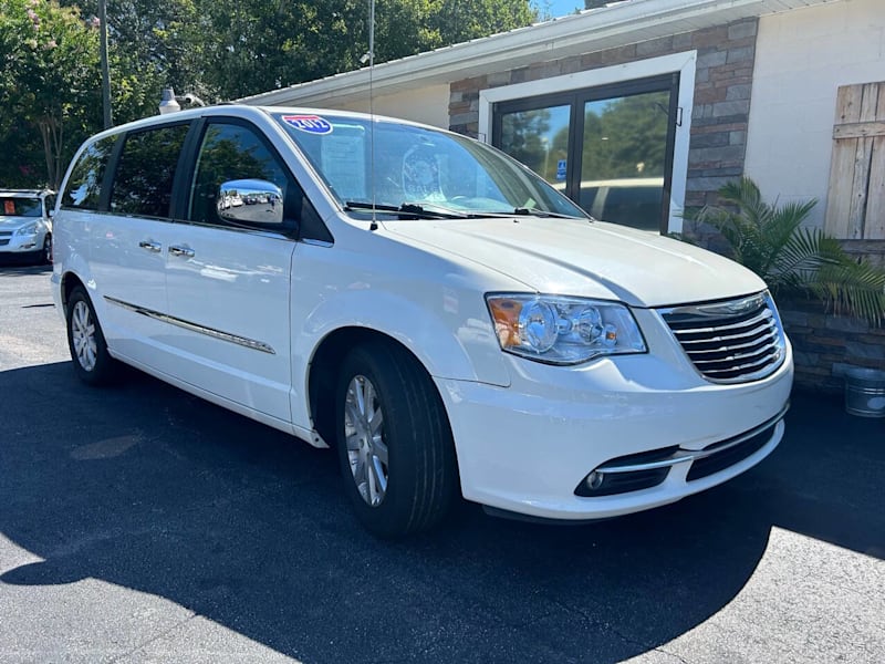 Road Trip Royalty: 2012 Chrysler Town & Country Touring L