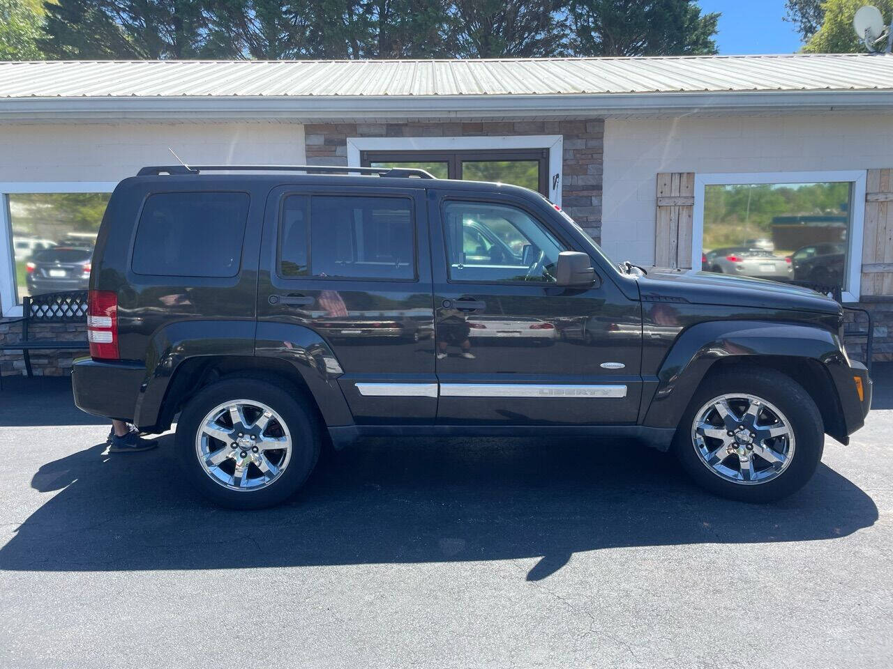 Conquer Winter Roads with the 2012 Jeep Liberty Sport