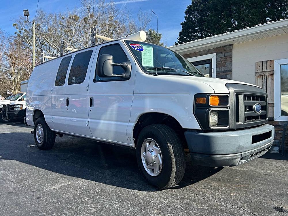 The Ultimate Cargo Companion: The 2011 Ford E-Series for Every Season