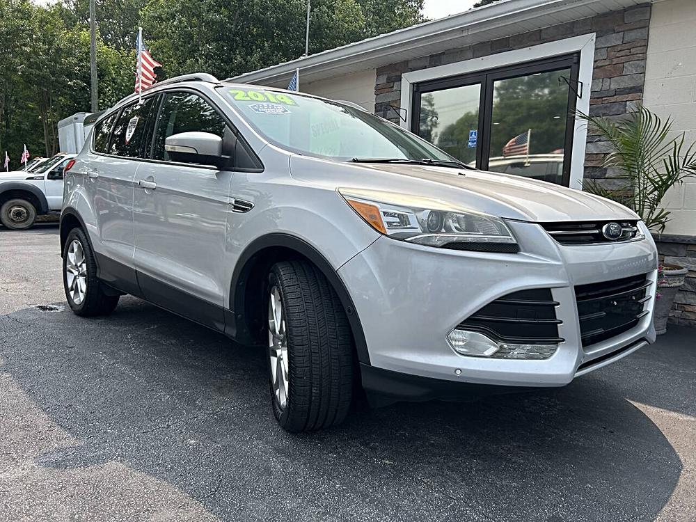 “Ford Showdown: A Comprehensive Review of the 2014 Ford Escape Titanium vs. 2006 Ford Five Hundred SE”